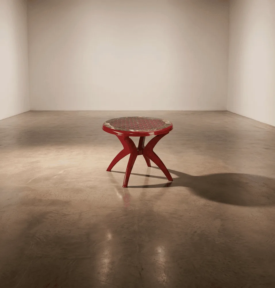 Prestige Royal Red - minimal empty gallery